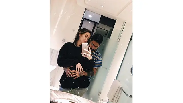7 Potret Mesra Onadio Leonardo dan Sang Istri yang Tengah Hamil 8 Bulan