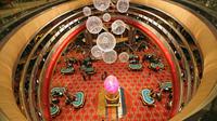 Pandangan umum ini menunjukkan meja baru di hotel dan kasino Grand Lisboa selama pratinjau pers menjelang pembukaan kasino di Makau, 11 Februari 2007. (SAMANTHA SIN / AFP)