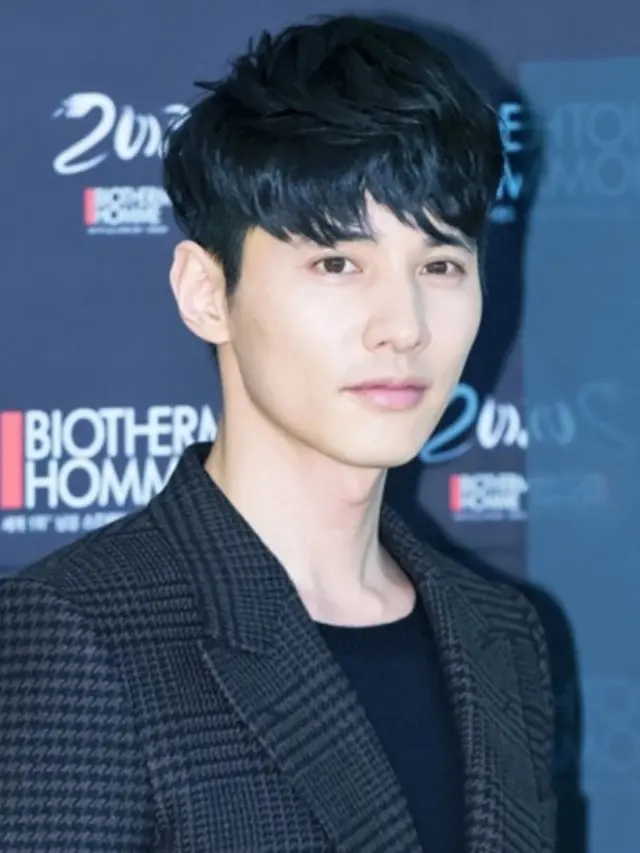 Won Bin populer lewat drama AUTUMN IN MY HEART yang dibintanginya bareng Song Hye Kyo dan Song Seung Hoon. © dramafever.com