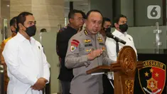 Irwasum Komjen Agung Budi Maryoto memberikan keterangan dalam jumpa pers di Gedung Bareskrim Mabes Polri, Jakarta, Jumat (19/8/2022).  Polri menetapkan istri mantan Kadiv Propam Polri Irjen Ferdy Sambo, Putri Candrawathi, sebagai tersangka terkait kasus kematian Brigadir J atau Brigadir Nofriansyah Yoshua Hutabarat. (Liputan6.com/Herman Zakharia)