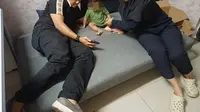 Viral Foto Ibu dan Bayinya Disebut Diterlantarkan Polisi, Begini Faktanya