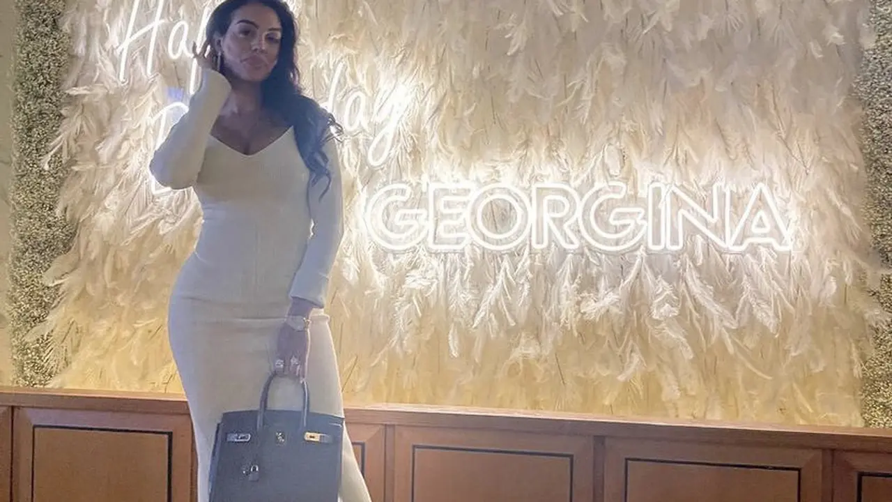 Gaya Kekasih Ronaldo, Georgina Rodriguez di Arab Saudi