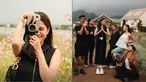 Menikmati suasana tepian Danau Kawaguchiko, Azizah Salsha mencoba hobi barunya, yaitu fotografi. Bahkan, dalam keterangan unggahannya di Instagram, perempuan 19 tahun itu menyebut kamera sebagai mainan baru. Azizah pun banyak mengabadikan foto bareng sahabat. (Liputan6.com/IG/@sadam.jpg)