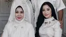 Di akun Instagram pribadinya, Niki mengunggah foto bersama keluarganya tepat di hari lebaran. Ia juga menuliskan, permohonan maaf serta ucapan selamat idul fitri untuk semua umat muslim dalam kalimat berbahasa Inggris. (Instagram/Nikitawillyofficial94)