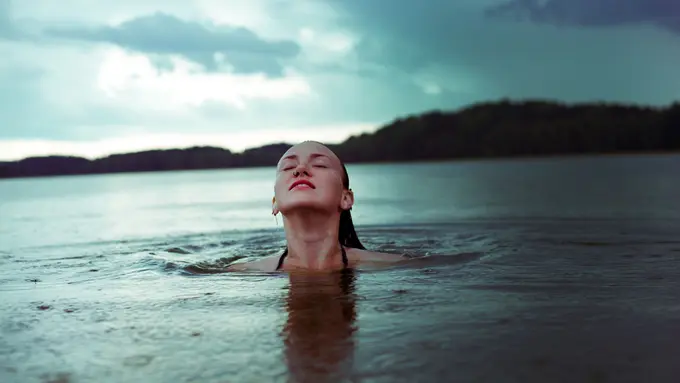 Mimpi Berenang di Sungai