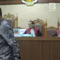 Terdakwa suap pembangunan jalan di Kementerian PUPR, Yudi Widiana Adia saat mengikuti sidang pembacaan putusan di Pengadilan Tipikor, Jakarta, Rabu (21/3). Yudi divonis sembilan tahun penjara dan denda Rp 500 juta. (Liputan6.com/Helmi Fithriansyah)