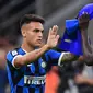 Striker Inter Milan, Lautaro Martinez, masuk menggantikan Romelu Lukaku saat melawan Udinese pada laga Serie A 2019/20 di Stadion San Siro, Milan, Sabtu (14/9). Inter menang 1-0 atas Udinese. (AFP/Miguel Medina)