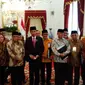 Presiden Jokowi didampingi sejumlah menteri dan ormas saat mengumumkan Perpres Penguatan Pendidikan Karakter. (Liputan6.com/Ahmad Romadoni)