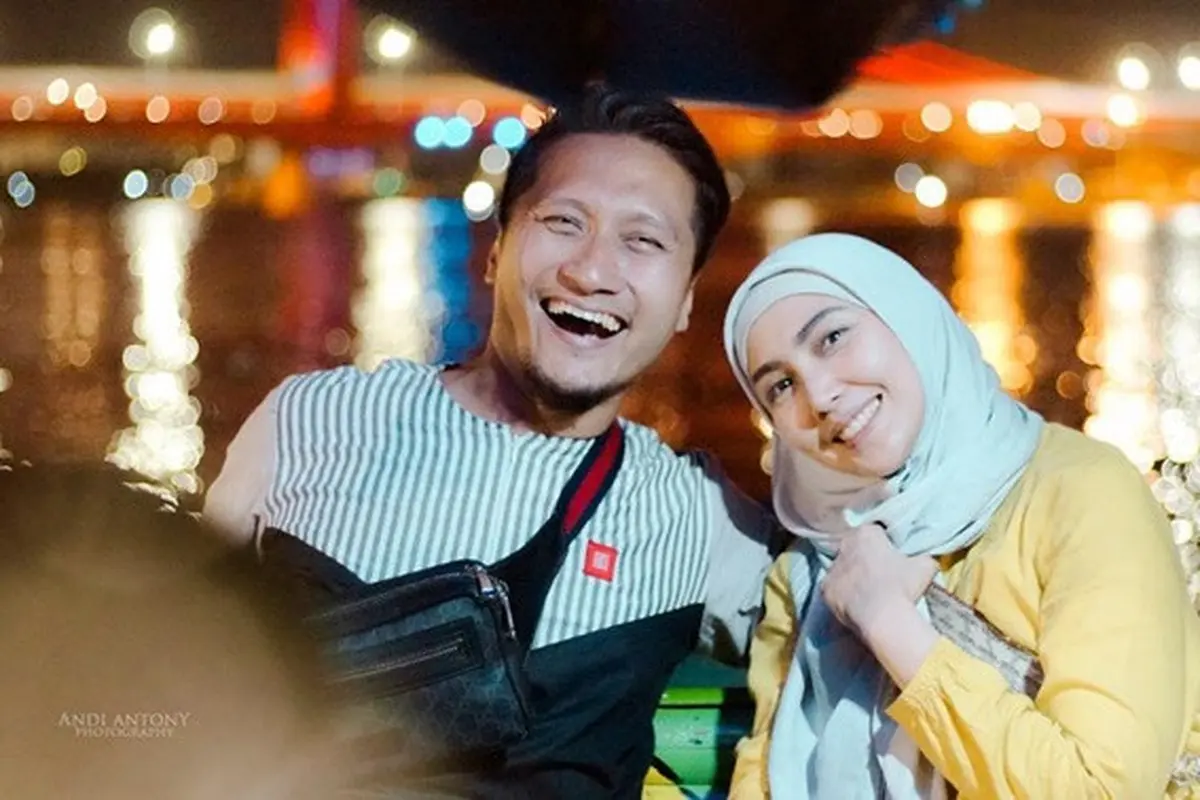 7 Potret Rumah Mewah Arie Untung dan Fenita Arie, Ada Kedai Kopinya