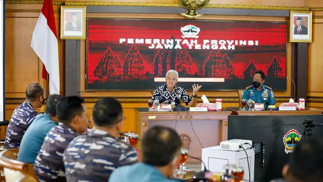 Gubernur Jawa Tengah (Jateng) Ganjar Pranowo menggandeng jajaran TNI Angkatan Laut untuk menciptakan pembangunan.
