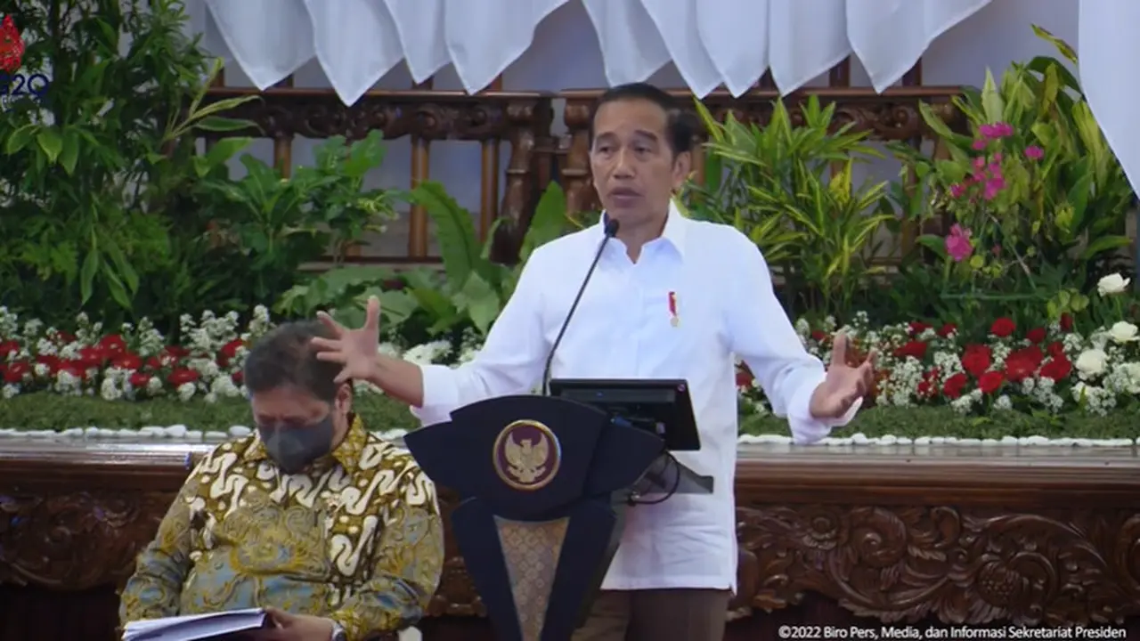 Presiden Jokowi dalam pengantar sidang kabinet yang dikutip dari Youtube Sekretariat Presiden, Rabu (12/10/2022).