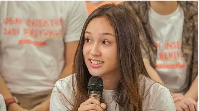 7 Potret Yasmin Napper Tampil dengan Makeup Natural, Tetap Memesona