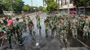 Untuk diketahui, ada sekitar 50 meter kubik sampah setara 11 ton diangkut pascademonstrasi yang disertai bentrokan dan kerusuhan di sepanjang Jalan KKO Usman dan Terminal Senen, Jakarta Pusat, atau di sekitar Mako Brimob Polda Metro Jaya di Kwitang yang berlangsung dari Jumat hingga Sabtu, 29-30 Agustus 2025. (merdeka.com/Arie Basuki)