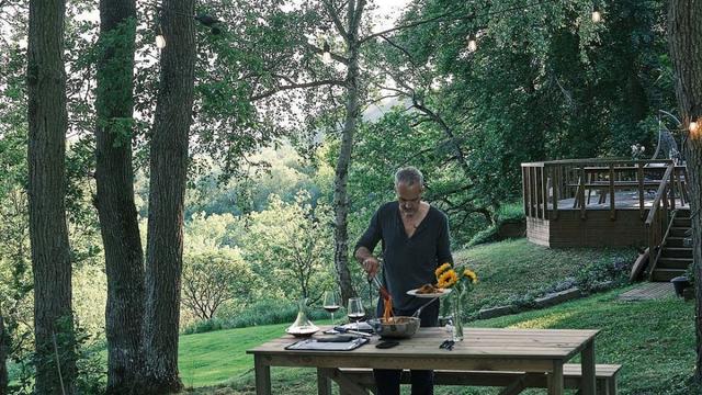 Halaman Rumah Anggun C Sasmi