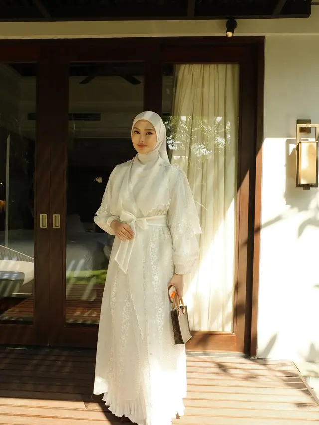 6 Inspirasi Outfit Gamis Kasual Dara Arafah untuk Usia 25-an, Stylish dan Trendi