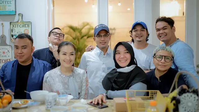 6 Momen Buka Bersama di Rumah Iis Dahlia, Ada Nissa Sabyan hingga Pasha Ungu