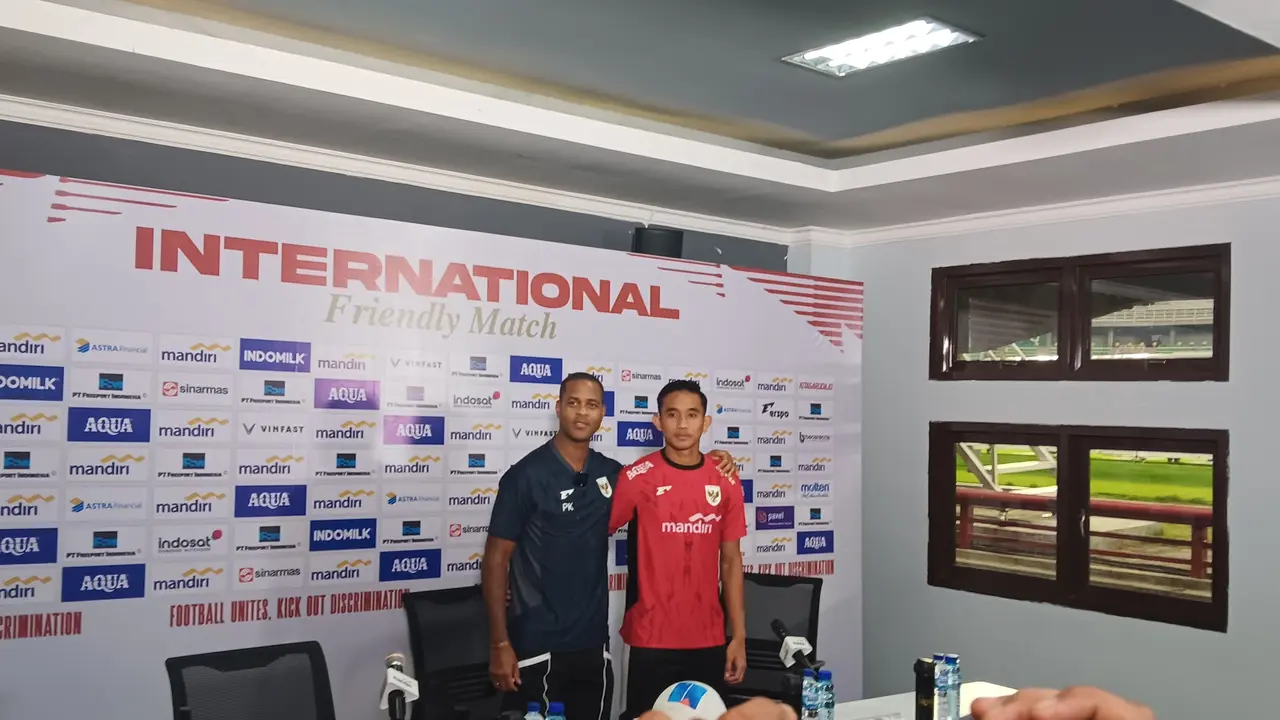 Pelatih timnas Indonesia Patrick Kluivert dalam jumpa pers jelang lawan Taiwan
