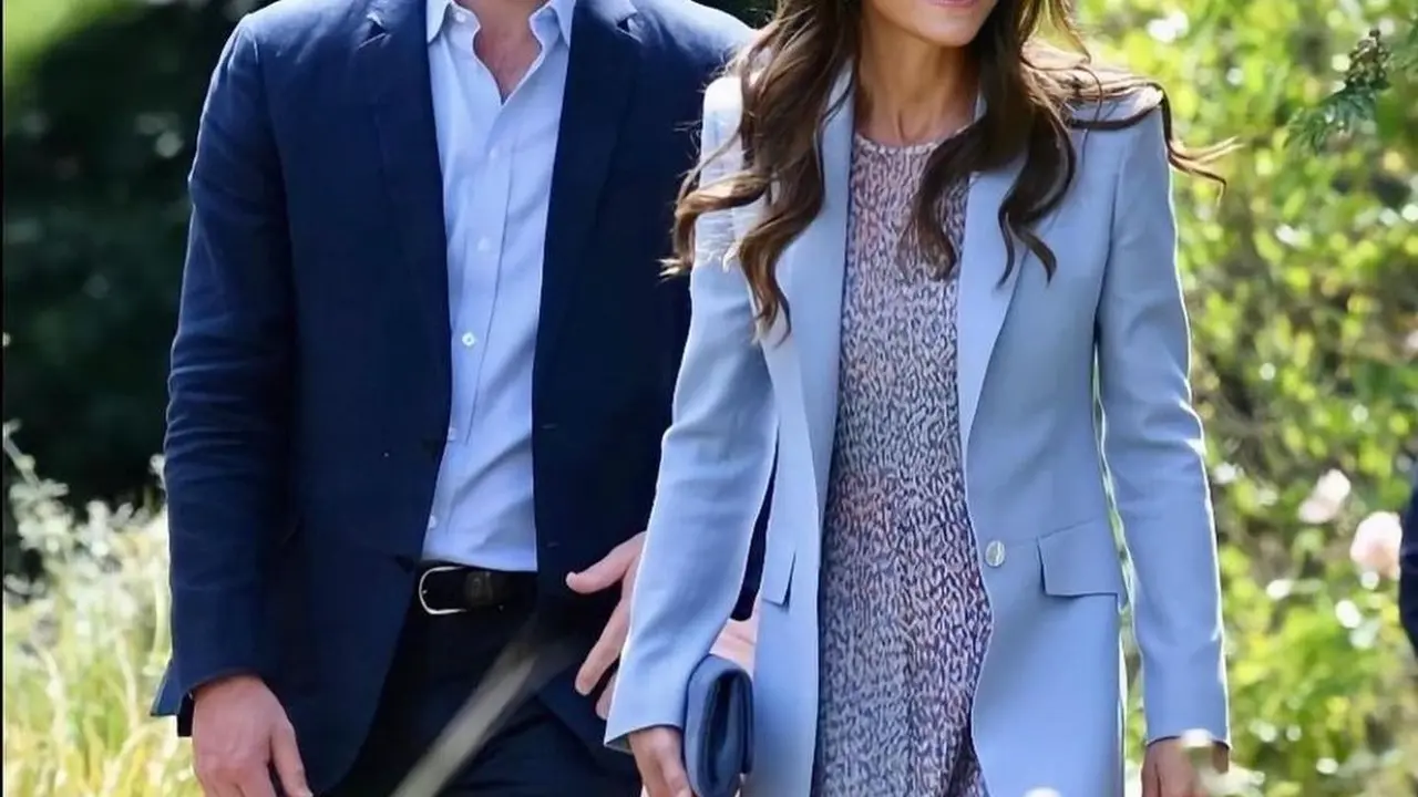 Potret Kate Middleton Tampil Lincah Menendang Bola Saat Kenakan Gaun dan Heels