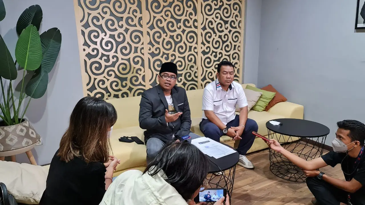 Tim kuasa hukum dosen Universitas Indonesia (UI) Ade Armando resmi melaporkan Sekretaris Jenderal Partai Amanat Nasional (Sekjen PAN) Eddy Soeparno ke polisi.
