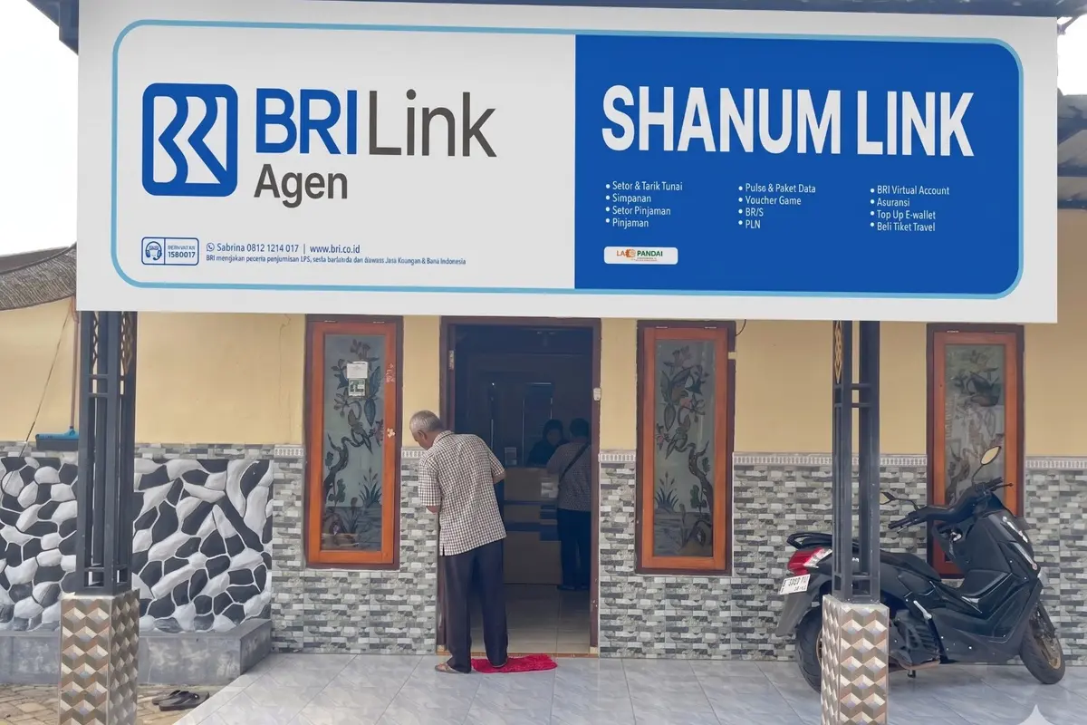 Holding Ultra Mikro BRI Perkuat Pemberdayaan, Nasabah PNM Mekaar di Bojonegoro Kini Tambah Penghasilan lewat BRILink Agen
