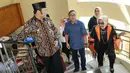 Ketua MPR Zulkifli Hasan  bersama istri saat tiba di kantor Pemerintah Kabupaten Lampung Selatan, Kamis (17/3//2016). Zulkifli datang ke Lampung untuk mensosialisasikan empat pilar di kabupaten itu.