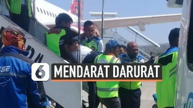 Pesawat Batik Air nomor penerbangan ID 6548 mendarat darurat di bandara El-Tari Kupang, Minggu (17/11/2019). Diduga, sang pilot terkena serangan jantung saat pesawat hendak landing.