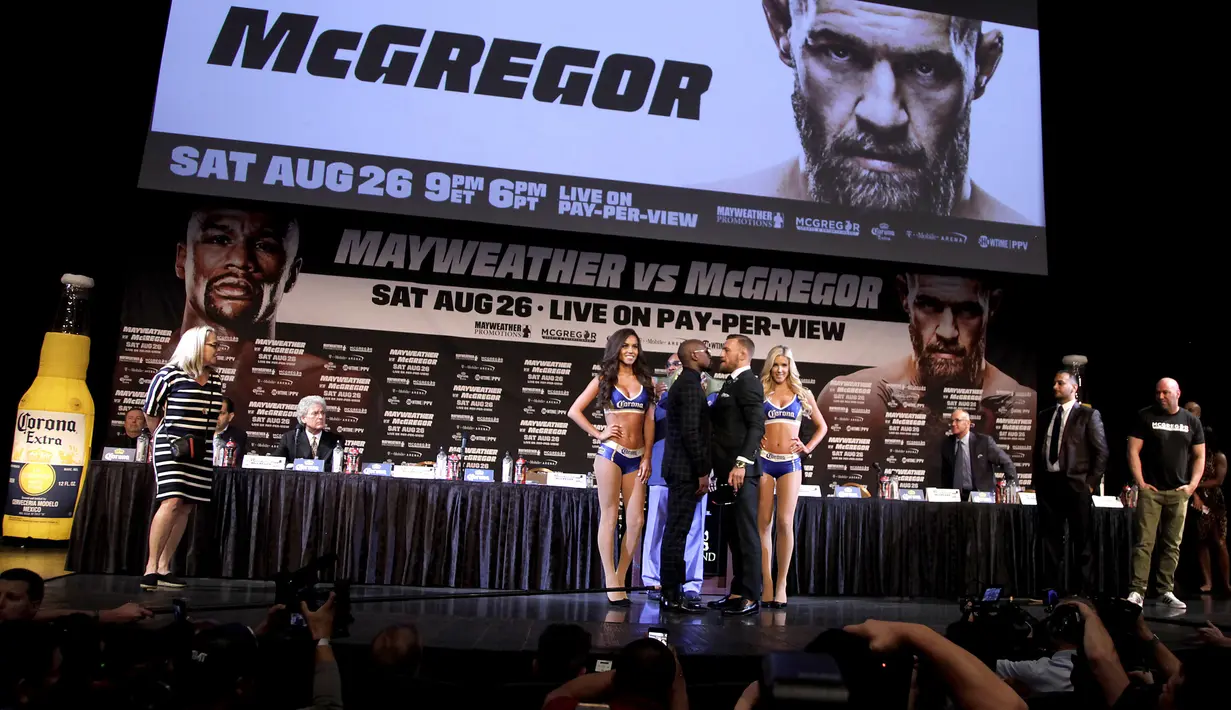 Suasana konferensi pers Floyd Mayweather Jr. dan Connor Mcgregor di MGM Grand, Las Vegas, (23/8/2017). Mereka akan bertarung pada 26 Agustus 2017 atau Minggu pagi. (AFP/John Gurzinski)