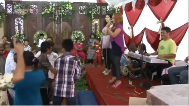 Pesta Pernikahan Pria Korea dengan Wanita Indonesia, Pakai Adat Jawa dan Gelar Dangdutan