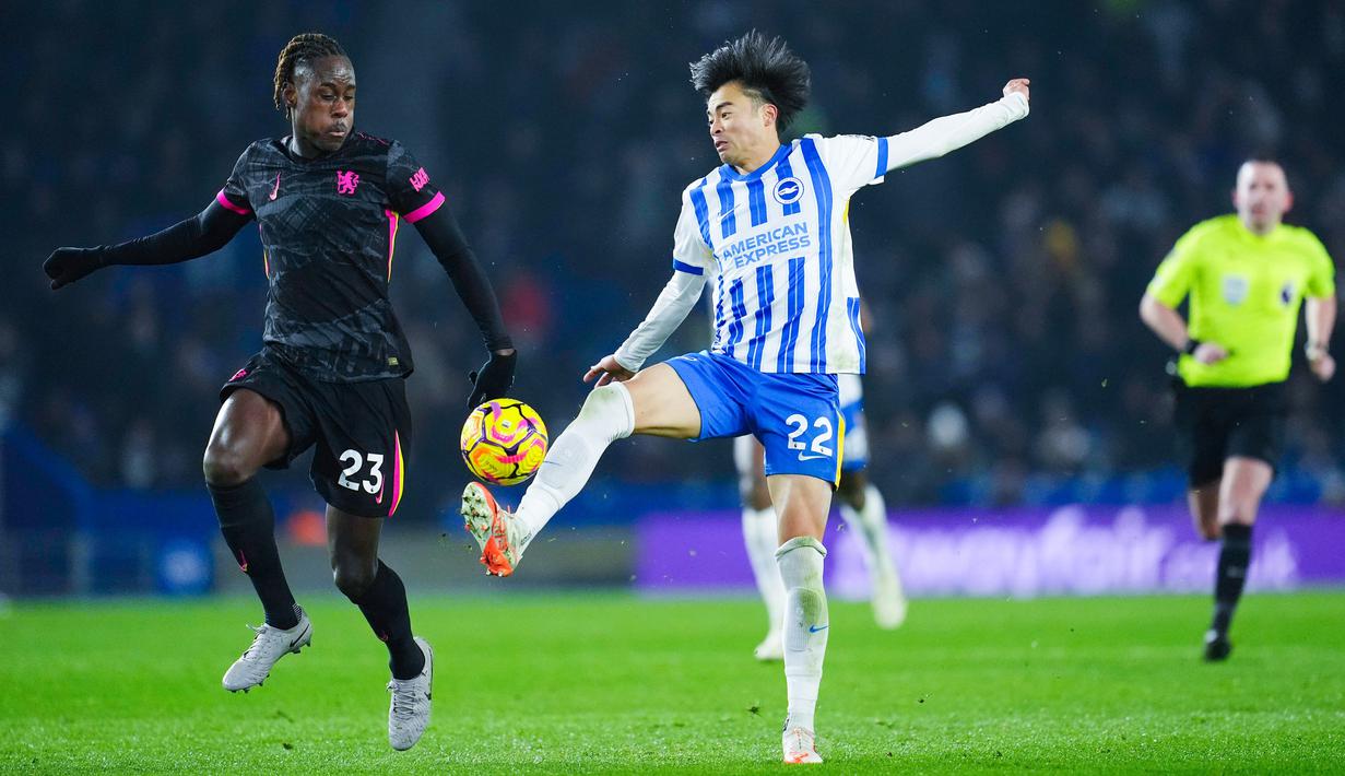 Kaoru Mitoma benar-benar menjadi mimpi buruk bagi Chelsea saat bertandang ke markas Brighton & Hove Albion pada laga pekan ke-25 Premier League di American Express Stadium, Sabtu (15/2/2025). (Adam Davy/PA via AP)