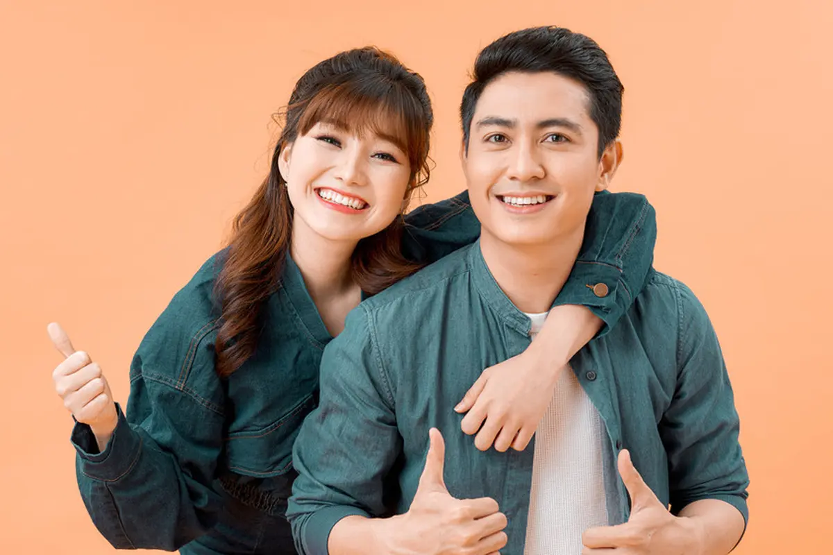 couple bahagia romantis