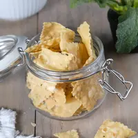 ilustrasi keripik bawang/Ketut Mahendri/Shutterstock