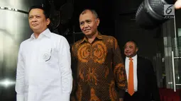 Ketua DPR Bambang Soesatyo (kiri) didampingi Pimpinan KPK, Agus Rahardjo usai melakukan petemuan tertutup di KPK, Jakarta, Senin (12/3). Dalam petemuan tersebut melaporkan hasil kenerja KPK selama 2017. (Merdeka.com/Dwi Narwoko)