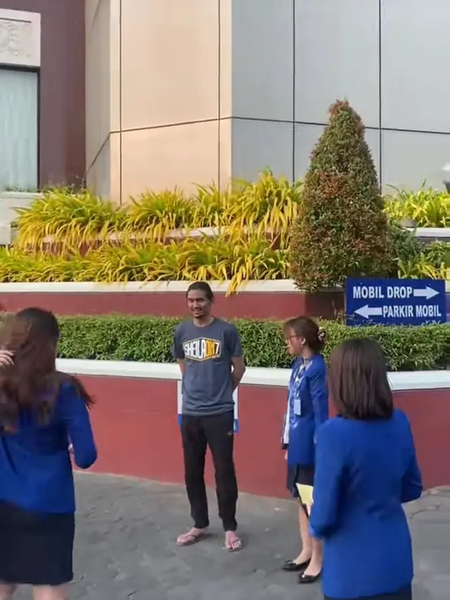 Kesederhanaan Duta Sheila On 7