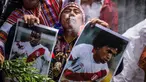 Dukun Peru melakukan ritual prediksi menjelang leg kedua babak play-off kontra Selandia Baru, di Lima, Selasa (14/11). Peru dan Selandia Baru akan memperebutkan tiket Piala Dunia 2018 pada Kamis (16/11) di Estadio Nacional. (ERNESTO BENAVIDES/AFP)
