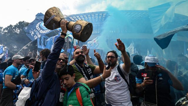 Foto: Ketika Fans Napoli Harus Bersabar dalam Meraih Gelar Scudetto