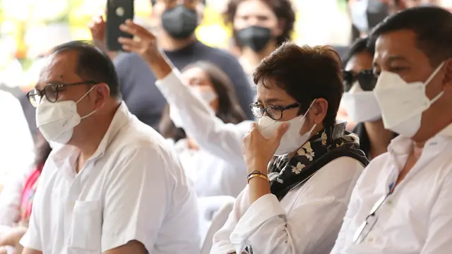 7 Momen Pemakaman Maura Magnalia Putri Nurul Arifin, Keluarga Saling Menguatkan