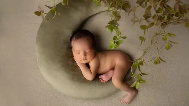 6 Gaya Pemotretan Baby Born Shaquille, Anak Cut Meyriska yang Curi Perhatian