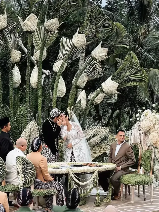 Raffi Ahmad jadi saksi nikah dalam akad Luna Maya dan Maxime Bouttier. (Foto: Dok. Instagram @raffinagita1717)