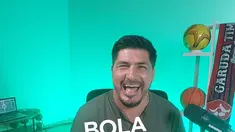 Mantan striker Persija Jakarta dan PSIS Semarang, Emanuel De Porras, hadir dalam podcast Bola Break bersama Editor Bola.com, Gregah Nurikhsani. Dalam obrolan eksklusif ini, De Porras mengenang perjalanan kariernya di Indonesia, mulai dari kisah bergabung dengan Persija, duet bersama Bambang Pamungkas dan Gustavo Hernan Ortiz, hingga cerita di balik kepindahannya ke PSIS Semarang. Tak hanya itu, De Porras juga membahas Marko Simic, Luciano Peralta, Aruna Football Academy, peluang Timnas Argentina tanpa Lionel Messi, serta menyampaikan pesan khusus untuk Jakmania dan Panser Biru.\ Saksikan obrolan penuh nostalgia dan cerita-cerita menarik yang belum banyak diketahui publik dari salah satu striker asing yang pernah menjadi bagian sejarah sepak bola Indonesia.