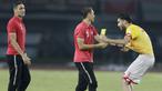 Bek Selangor FA, Willian Pachecho, bercanda dengan pemain Persija Jakarta, Rezaldi Hehanusa, pada laga persahabatan di Stadion Patriot, Jawa Barat, Kamis (6/9/2018). Persija kalah 1-2 dari Selangor FA. (Bola.com/M Iqbal Ichsan)