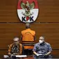 Hakim Agung, Sudrajad Dimyati (rompi oranye) saat dihadirkan saat rilis penetapan penahanan di Gedung KPK Jakarta, Jumat (23/9/2022). Hakim Agung Sudrajad Dimyati ditahan KPK usai menjalani pemeriksaan sebagai tersangka terkait penanganan perkara di Mahkamah Agung (MA). (Liputan6.com/Helmi Fithriansyah)