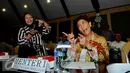 Ibu lagi foto-foto saya, ya. Ketahuan nih? (Liputan6.com/Andrian M Tunay)