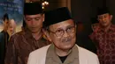 Mantan presiden Republik Indonesia, BJ Habibie, juga menaruh minat pada film 'Surga yang Tak Dirindukan' seperti penonton tanah air lainnya. (Galih W. Satria/Bintang.com)