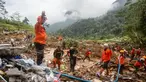 Tim SAR Gabungan mencari korban tanah longsor di Desa Kasimpar, Kecamatan Petungkriyono, Kabupaten Pekalongan, Jawa Tengah, Rabu (22/1/2025). (DEVI RAHMAN/AFP)