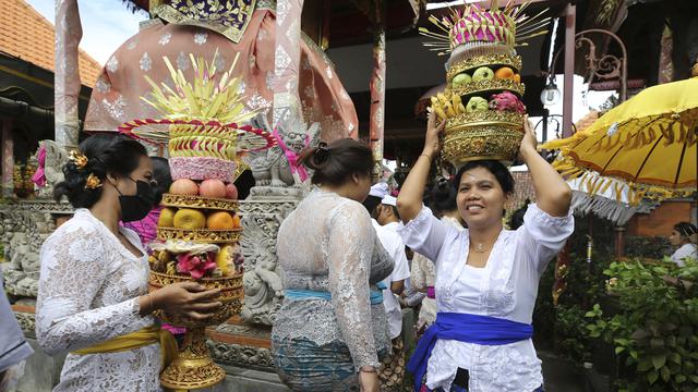 HARI RAYA GALUNGAN DI BALI