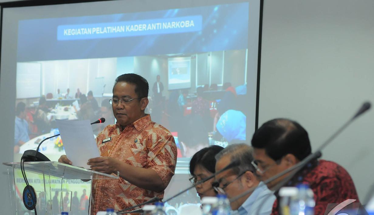Kepala Badan Narkotika Nasional (BNN) Anang Iskandar (kiri) mengatakan, dari tahun ke tahun jumlah sindikat pengedar narkoba yang diungkap semakin meningkat, Jakarta, Selasa (23/12/2014). (Liputan6.com/Herman Zakharia)