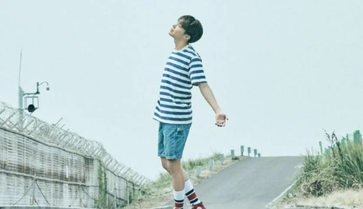 Selain itu, J-Hope juga menceritakan tentang proyek yang sedang ia kerjakan. Ia memberikan informasi terbaru tentang mixtape yang akan dirilis. (Foto: Allkpop.com)