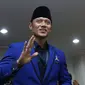 Politisi Partai Demokrat, Agus Harimurti Yudhoyono saat masuk ruang pendaftaran bakal Capres/Cawapres Pemilu 2019 di Gedung KPU, Jakarta, Jumat (10/8). AHY mendampingi proses pendaftaran pasangan Prabowo/Sandi Uno. (Liputan6.com/Helmi Fithriansyah)