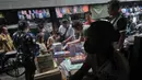 Hal ini dikarenakan harga kebutuhan alat tulis sekolah di Pasar Asemka, Jakarta terbilang murah. (merdeka.com/Imam Buhori)