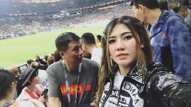 Begini Gaya Via Vallen Saat Nonton Piala Dunia Di Rusia Citizen6